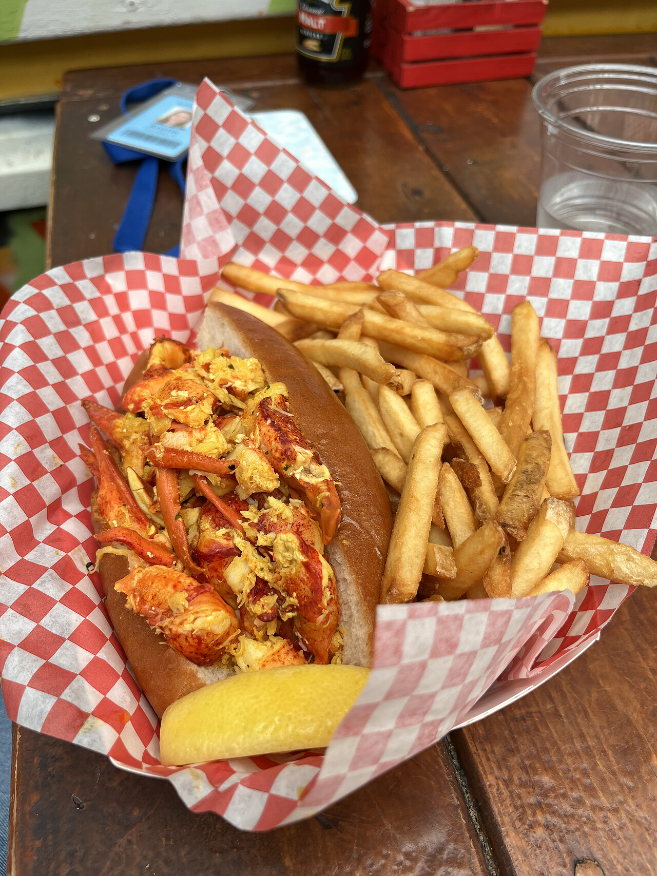 Yankee Lobster seating area